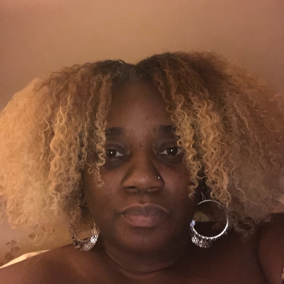 Meet your Posher, Robbin - Picture 2 of 3